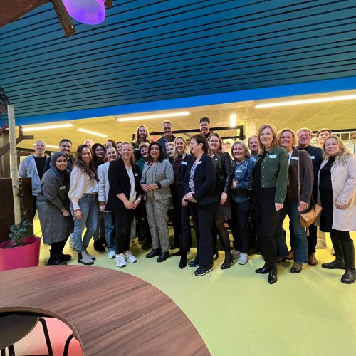 Minister van primair- en voortgezet onderwijs praat in Almere over lerarentekort Minister van primair- en voortgezet onderwijs praat in Almere over lerarentekort