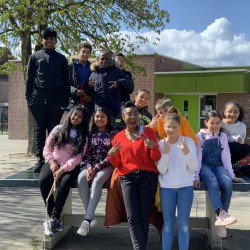 Angela Esajas genomineerd voor leraar van het jaar 2021 Angela Esajas genomineerd voor leraar van het jaar 2021
