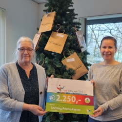 Prisma overhandigt cheque aan Stichting Kindervakantieland Prisma overhandigt cheque aan Stichting Kindervakantieland
