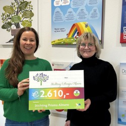 Prisma overhandigt cheque aan Stichting Wensjes Almere